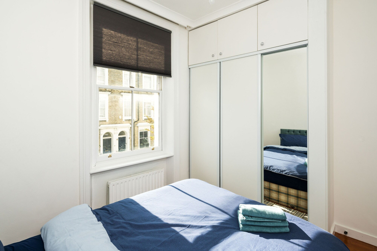 Bedroom, Charming 2-bed Apartment in London, London