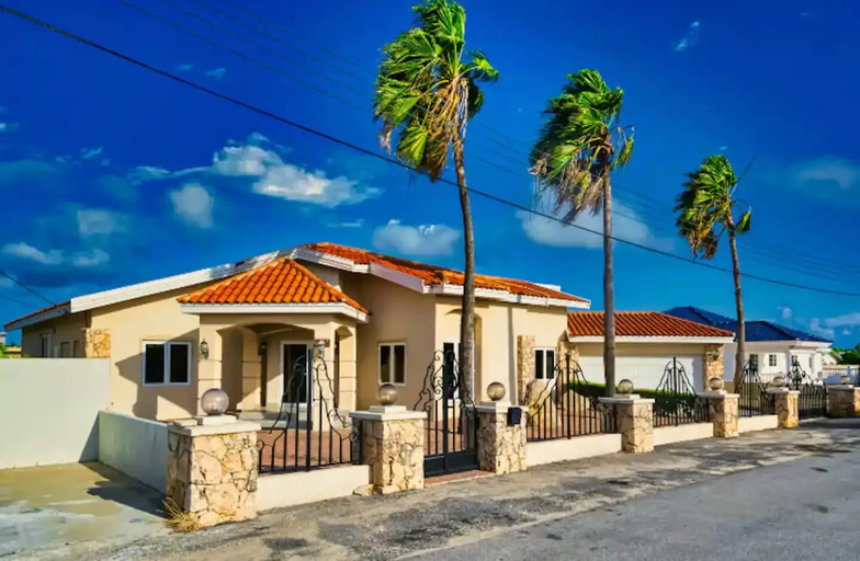 Exterior & Views, Spacious 6BR Villa w Pool Close2beach Sleeps 16