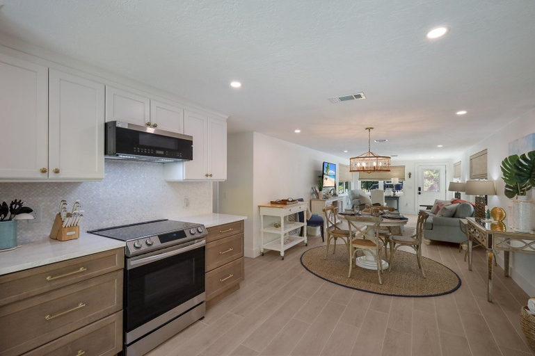 Others 4, Mermaid's Treasure 2 Bedroom Home by RedAwning, Manatee