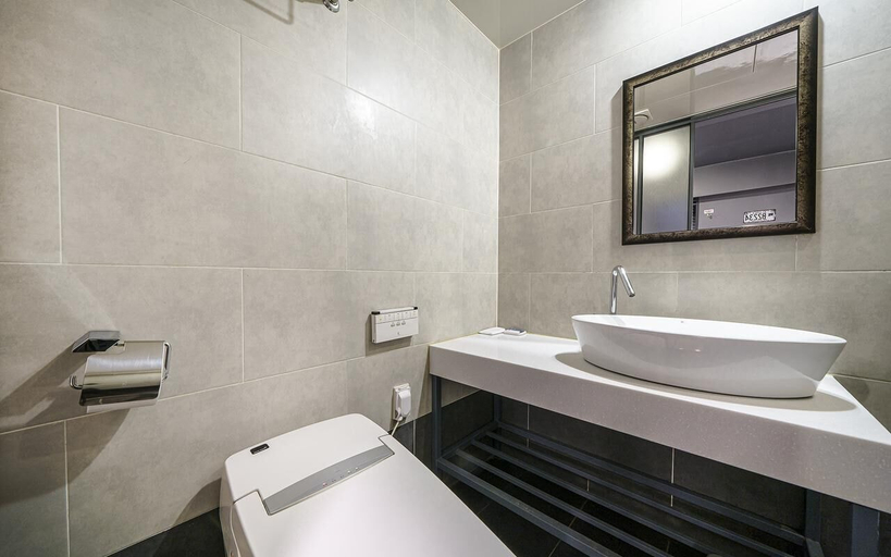 Bathroom 5, Hotel Gray, Jung