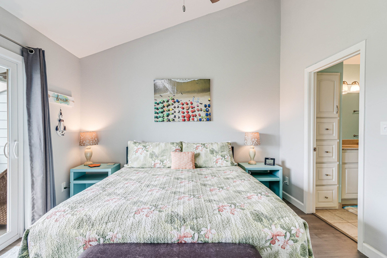 Room 4, Bayfront Kontiki 3 Bedroom Condo by RedAwning, Aransas