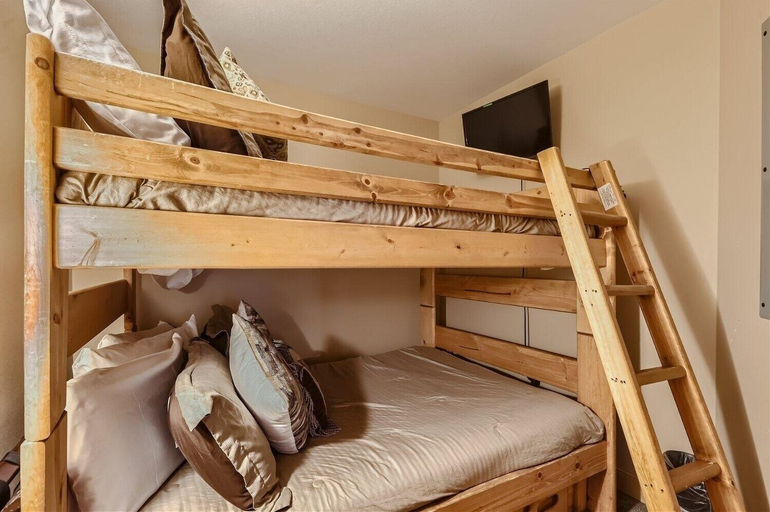 Room 3, Passage Point 311 1 Bedroom Condo by RedAwning, Summit