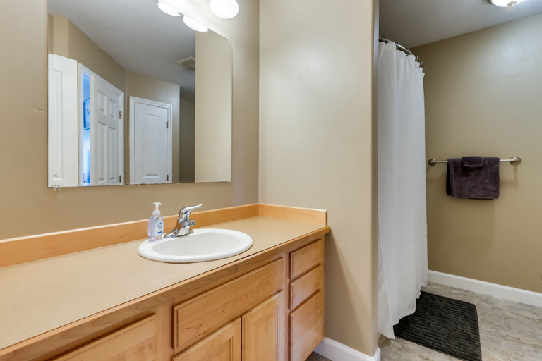 Bathroom, Accommodating Anchorage Abode < 1 Mi to Jewel Lake, Anchorage