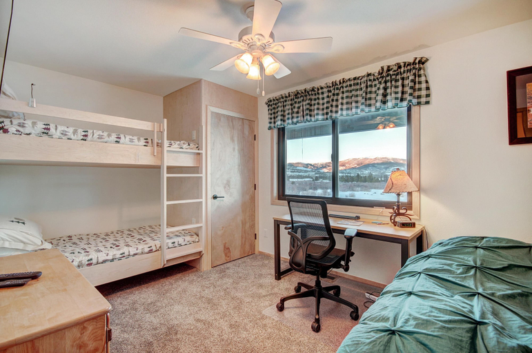 Room 2, 732b Meadow Creek 2 Bedroom Townhouse by RedAwning, Summit