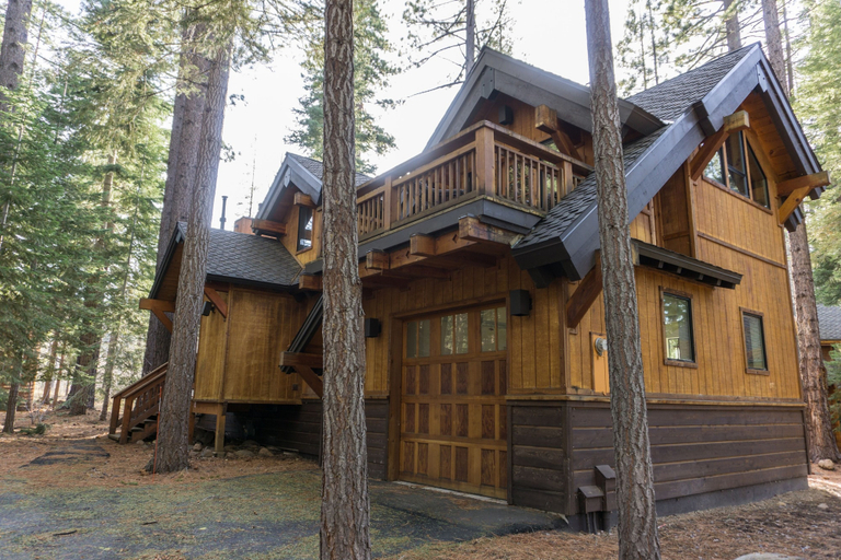 Exterior, 824 Beaver Pond, Placer