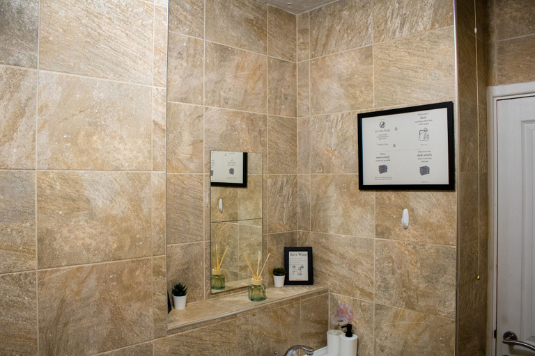 Bathroom 3, Charming 2-bed Fully Furnished Apartment in London, London