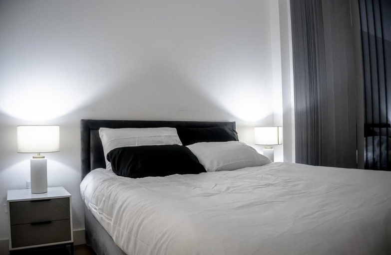 Bedroom 2, Immaculate 2-bed Apartment in Canary Wharf, London