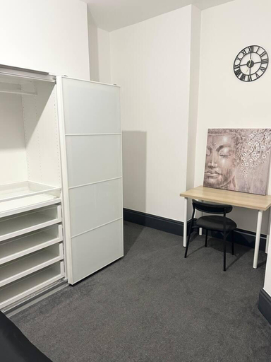 Bedroom 2, Elegant 2-bedroom Apartment Near City Centre, Birmingham