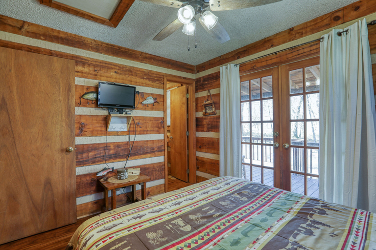 Bedroom 2, Creekside Memories - 2 Bedrooms, 2 Baths, Sleeps 6 Cabin by RedAwning, Cocke