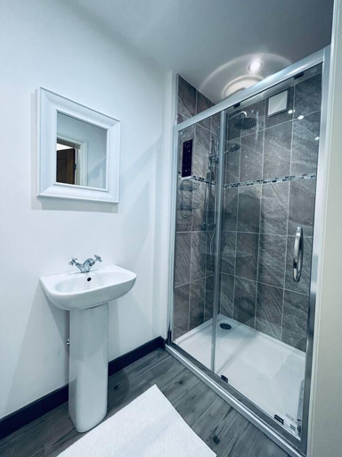 Bathroom 4, Stunning 3-bed Cottage, 15mins From Newcastle, Gateshead