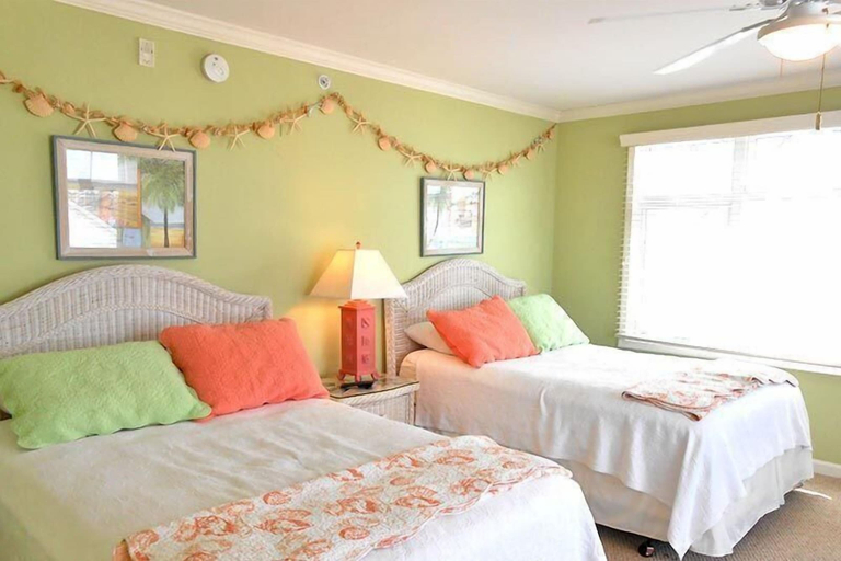 Room 4, Bel Mare 100 4 Bedroom Condo by RedAwning, Worcester