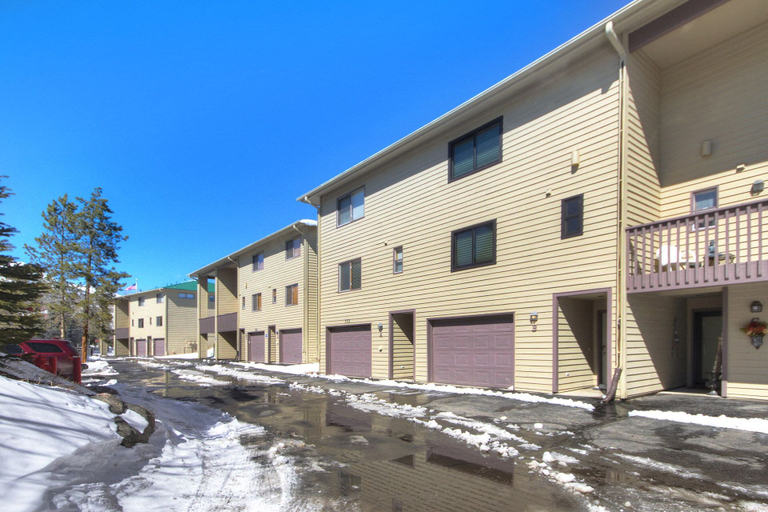 Exterior 3, 732b Meadow Creek 2 Bedroom Townhouse by RedAwning, Summit