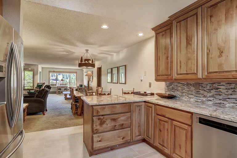 Private kitchen 4, 221 Cinnamon Ridge I 2 Bedroom Condo by RedAwning, Summit