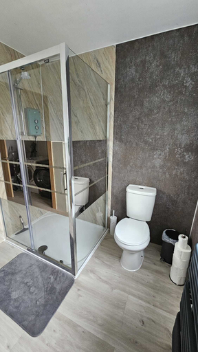 Bathroom, Luxurious 2-bed Apartment, Duchy Cosy Corner, Bradford