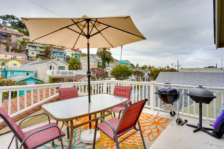Others 1, Tropical Island Escape with Deck, Walk to Avalon Bay, Los Angeles