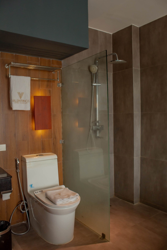 Bathroom 5, Valentino's Hotel, Mabalacat