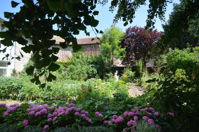 Others 5, Chambre d'hotes a TOUL centre ville avec parking prive, Meurthe-et-Moselle