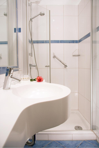 Bathroom 2, Bavaria Biohotel, Garmisch-Partenkirchen