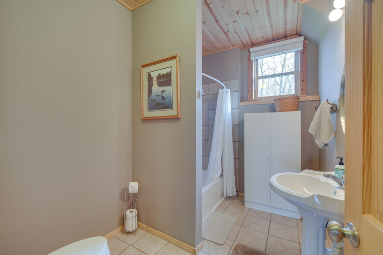 Bathroom 4, Modern Log Cabin w/ Rec Room, Steps to Lake!, Pine