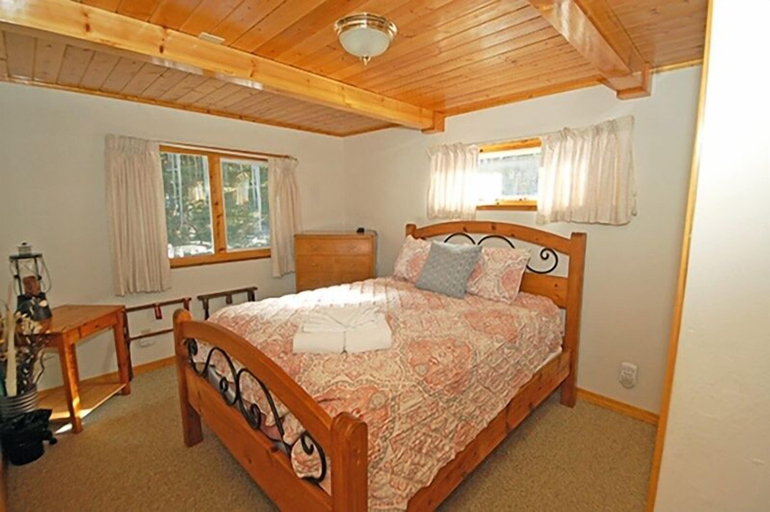 Room 5, 1116 Golden Bear 3 Bedroom Cabin by RedAwning, El Dorado