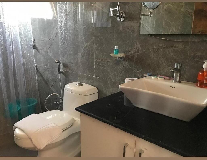 Bathroom 5, Chan Beach Resort, Cuddalore