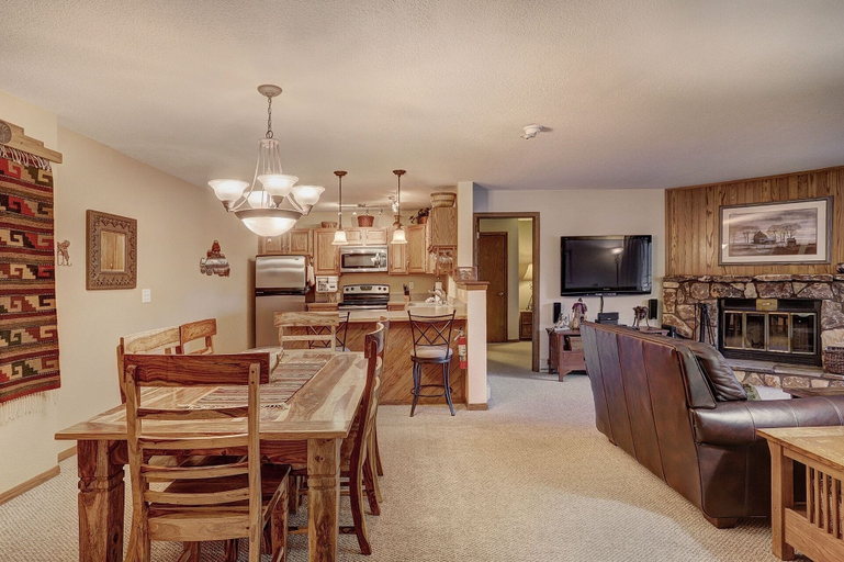 Interior, 204 Snowdance Manor by RedAwning, Summit