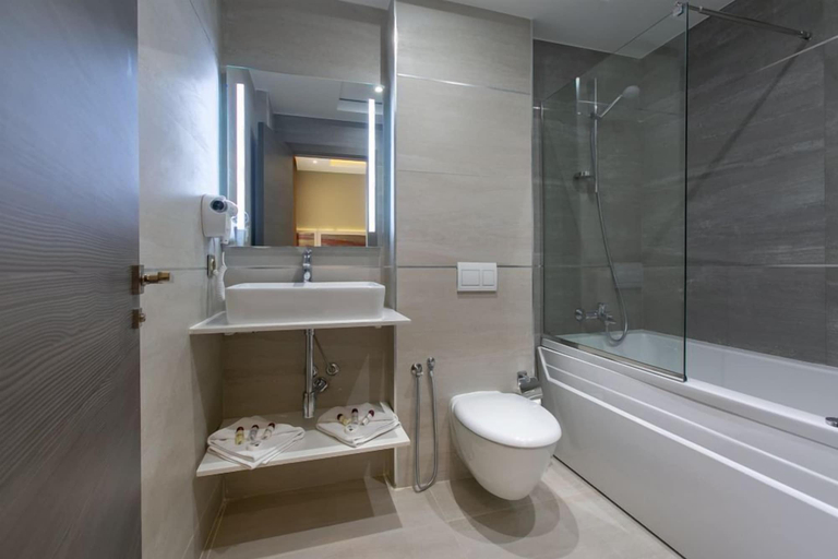 Bathroom 4, Madaure, Cheraga