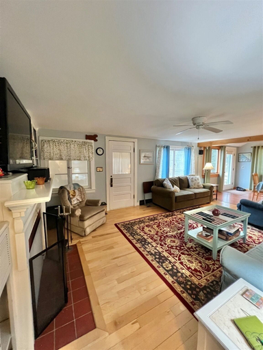 Interior 5, Mary's Lakeview - Limit 10 4 Bedroom Home by RedAwning, Cumberland