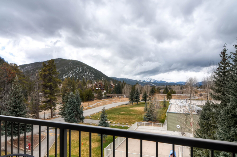 Property grounds 5, Plaza 1407, Summit