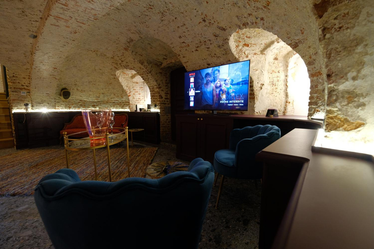 Others 4, Secret Jacuzzi Mons - Parking prive gratuit, Hainaut