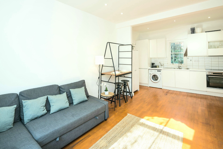 Others 5, Charming 2-bed Apartment in London, London