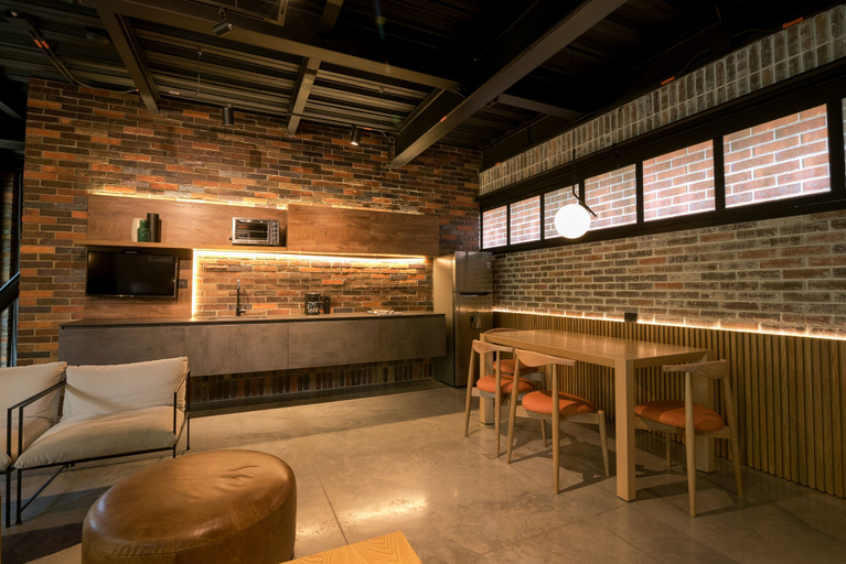 Food & Drinks 4, Edificio Meridiano, Medellín