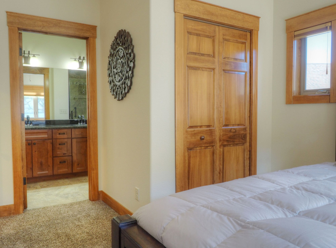 Room 2, Coyote Ridge - 4 Br Condo, Larimer