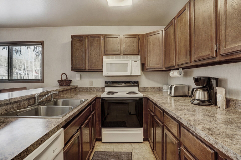 Private kitchen 4, 1125 Flying Dutchman 1 Bedroom Condo by RedAwning, Summit