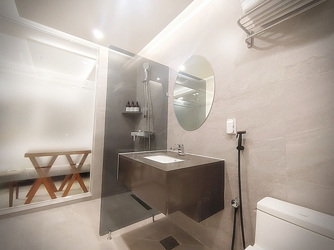 Bathroom 3, Bluebird Hotel, Yeonsu