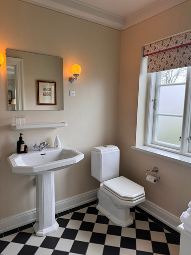 Bathroom 3, Ballebro Færgekro, Sønderborg
