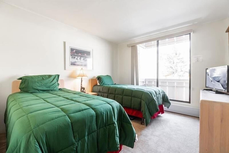 Room 3, Condos with Ski Locker and Vail Mountain Views by RedAwning, Eagle