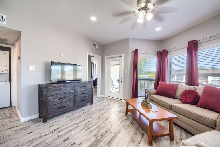 Living area 5, Wine & Dine IC 309 2 Bedroom Condo by RedAwning, Comal