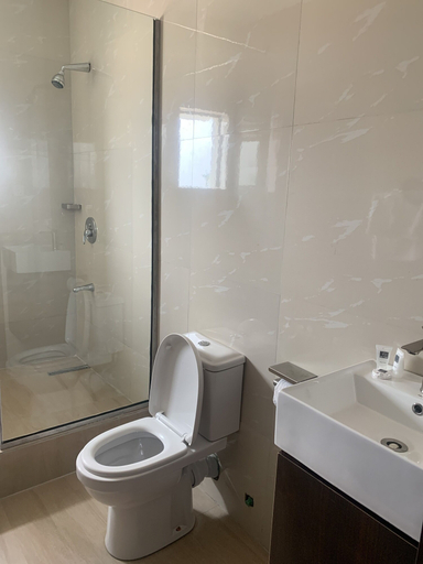 Bathroom 3, Greywood Hotel and Apartments, Ikeja