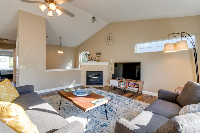 Others 1, Accommodating Anchorage Abode < 1 Mi to Jewel Lake, Anchorage