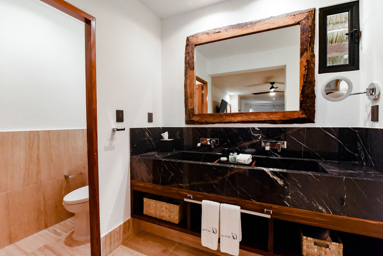 Bathroom 5, Casa del Jaguar Beach Hotel, Isla Mujeres