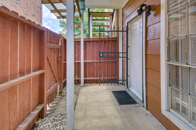 Others 5, Southwest Houston Apartment w/ Pool Access!, Houston