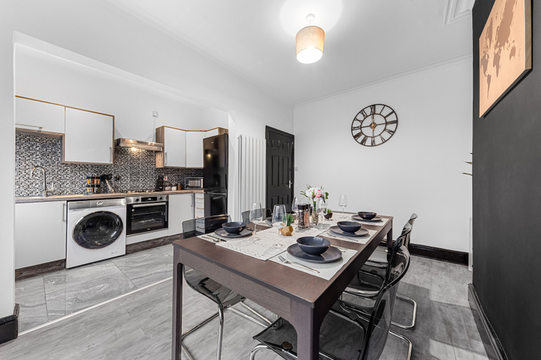 Others 5, 2 Bed Flat - Sleeps 8 - Pets - Parking - Wifi, Blackpool