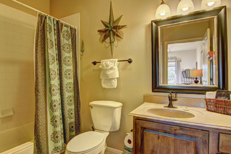 Bathroom 4, Parker River Haus Vg106 3 Bedroom Condo by RedAwning, Comal