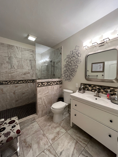 Bathroom 3, The Guesthouse at The Lonely Oak, Llano