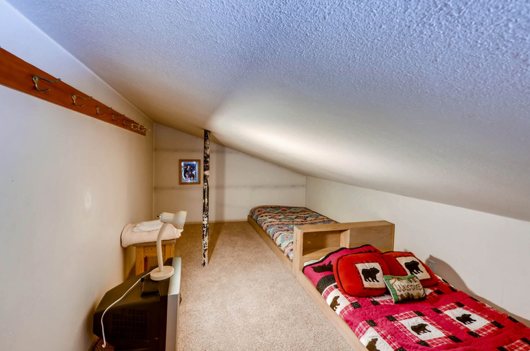 Bedroom 3, Decatur 1775, Summit