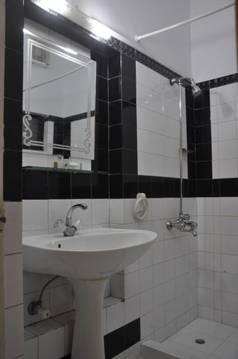 Bathroom, Herfa Inn Lahore, Lahore