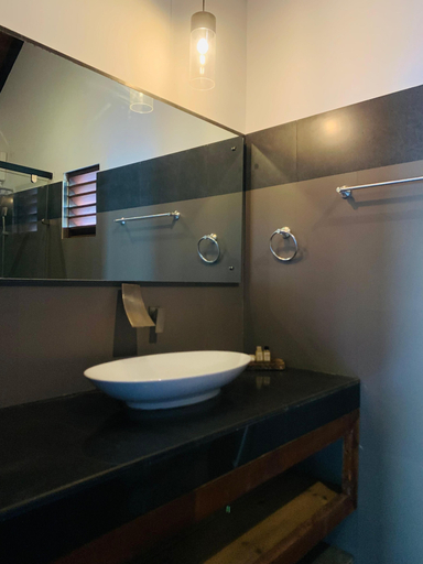 Bathroom 4, Anukama Resort, Kuchchaveli