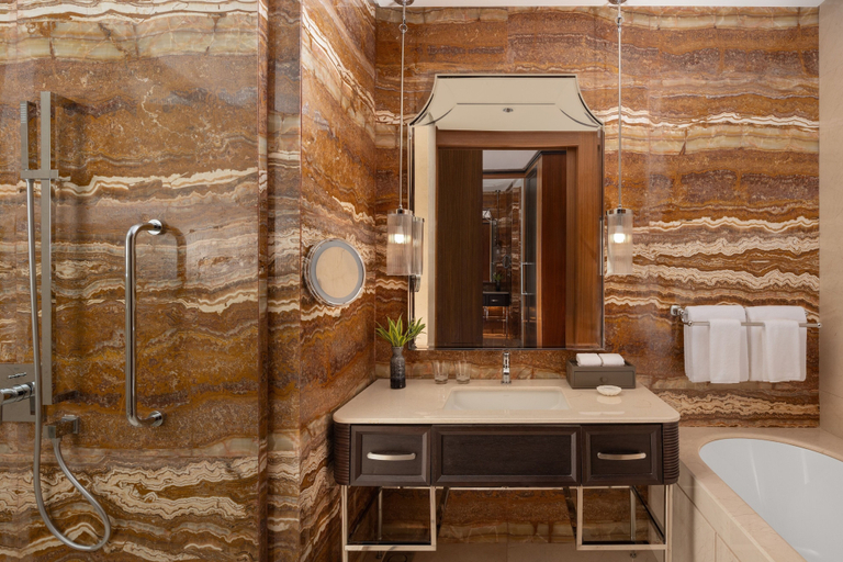 Bathroom 5, ITC Ratnadipa, a Luxury Collection Hotel, Colombo, Colombo