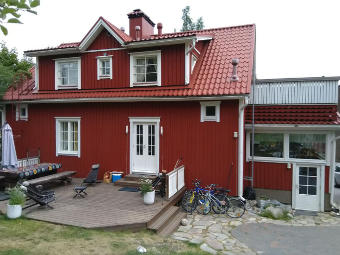 Exterior 1